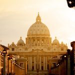 Qual é a diferença entre catedral e basílica?